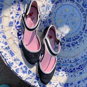 ✨🧚🏽‍♂️Vintage Black & White Mary Jane Shoes  “Poetic License “ sz 8 1/2